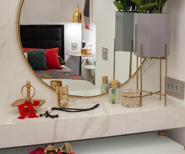 'hedonist' Apartment *