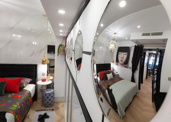 Apartment 'hedonist' *