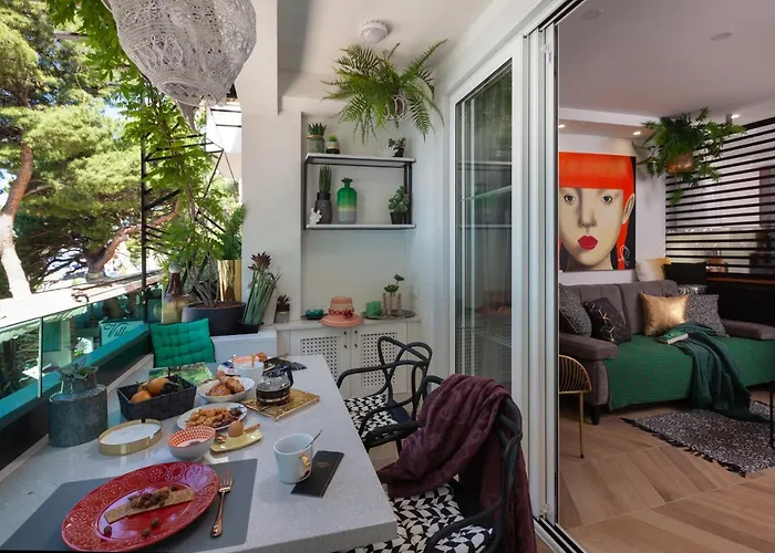 'hedonist' Apartment