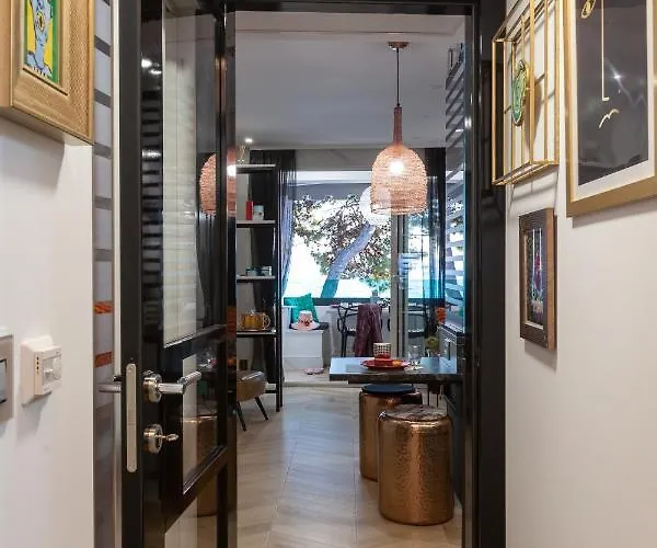 'hedonist' Apartment *