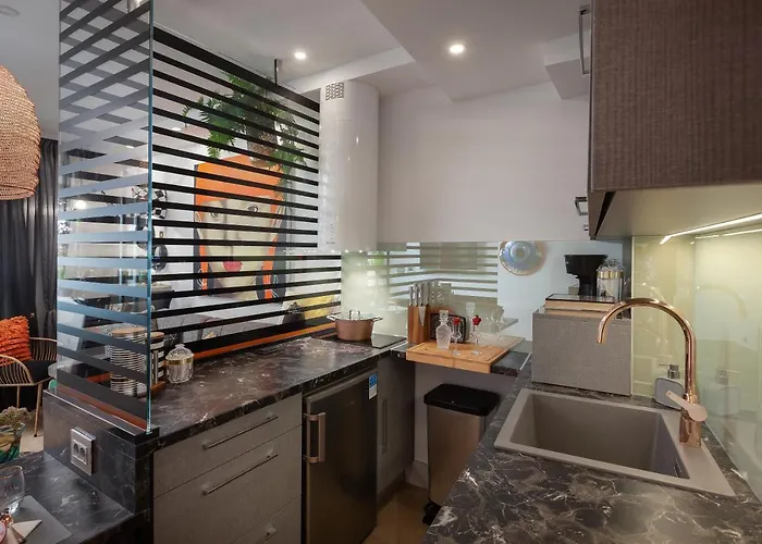Apartment 'hedonist' *